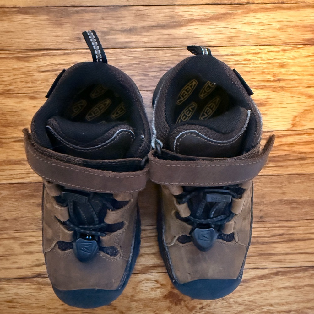 EUC KEEN low targhee hiking boot, size 8T